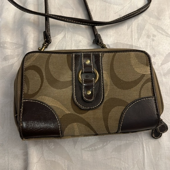 Adorable crossbody wallet / phone bag. - Picture 2 of 7